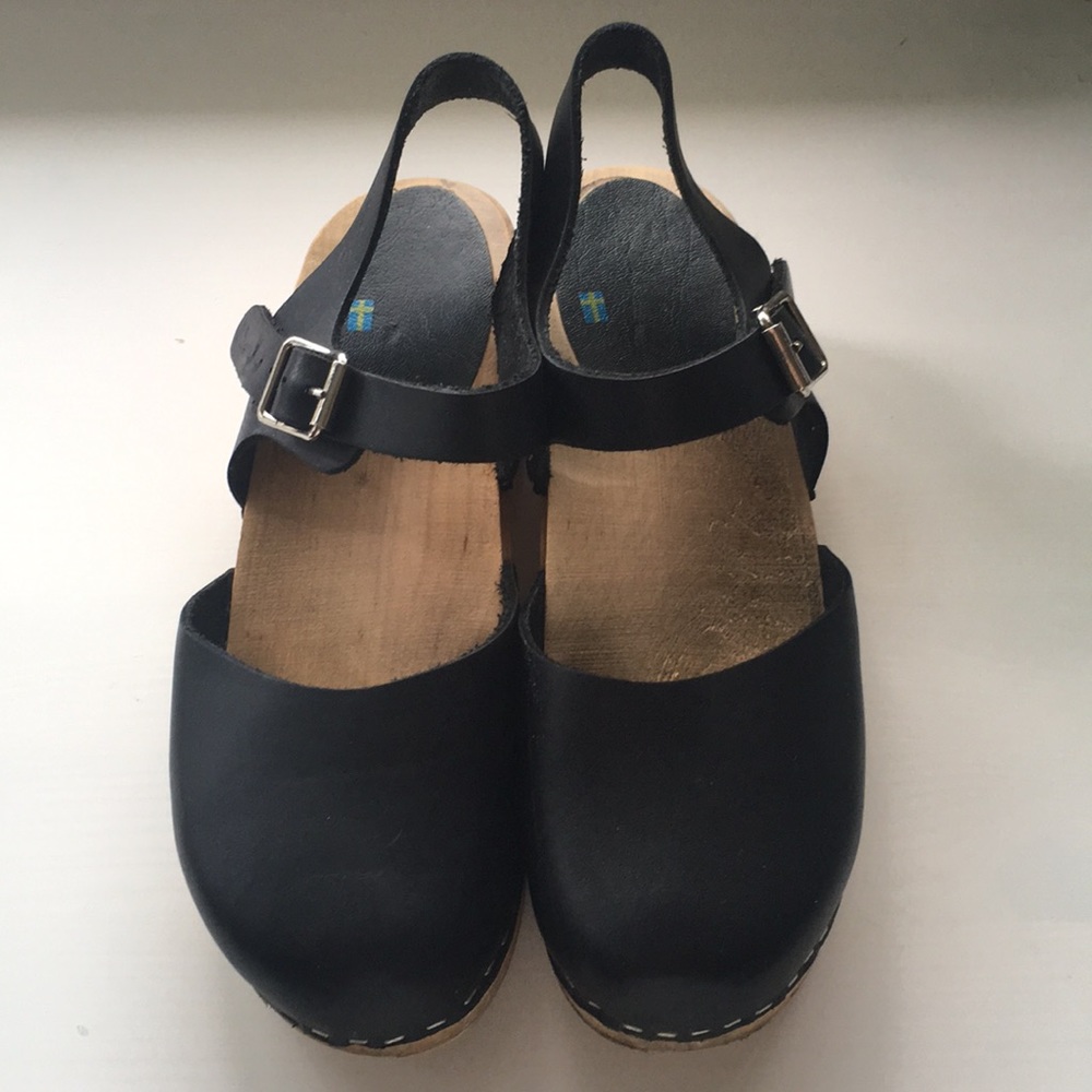 Lotta Black Leather Clogs